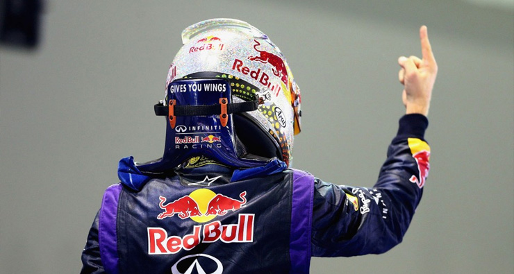 Себастьян Феттель на финише Гран-при Сингапура. Фото Red Bull