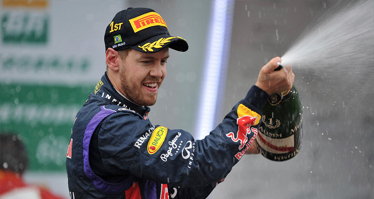 Себастьян Феттель празднует победу на Гран-при Бразилии. Фото Red Bull