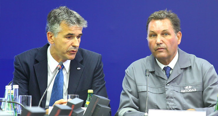 Члены совета директоров «АвтоВАЗа» Винсент Кобе и Бу Андерссон. Фото с сайта regionsamara.ru