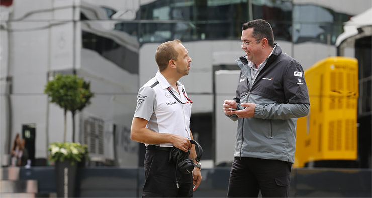 Эрик Булье (справа). Фото McLaren