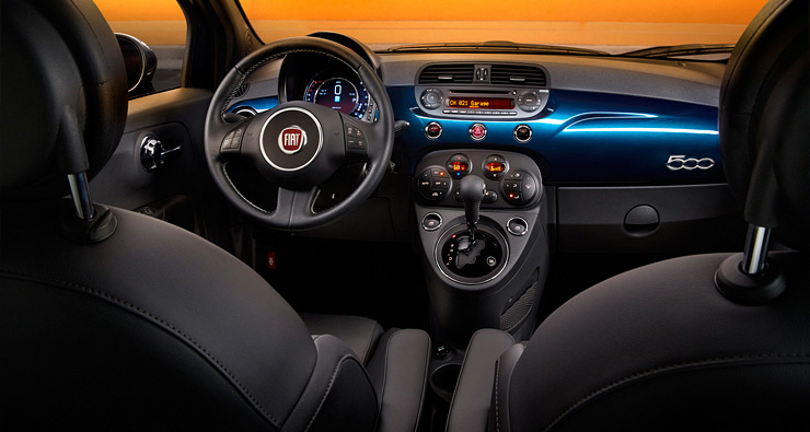 Обновленный интерьер Fiat 500. Фото Fiat