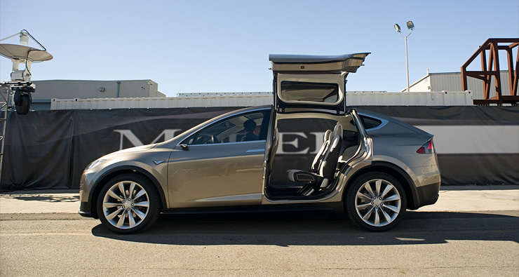 Прототип Tesla Model X. Фото с сайта theautofuture.com