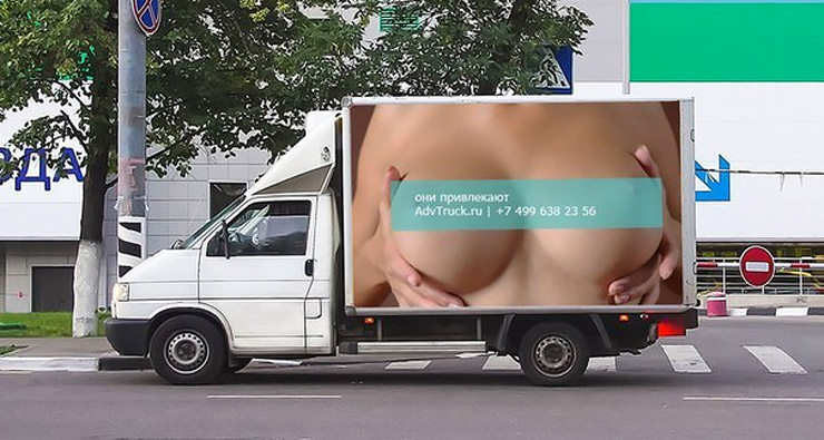 Реклама на кузове грузовика. Фото с сайта advtruck.ru