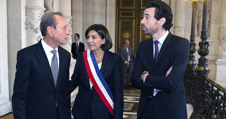 Мэр Парижа Энн Идальго (в середине кадра). Фото с сайта diariodenavarra.es